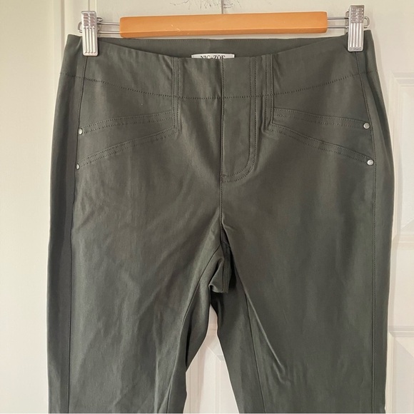 NIC+ZOE Greenish Gray Wonderstretch Pocket Straight Leg Pants (2) - Picture 1 of 10